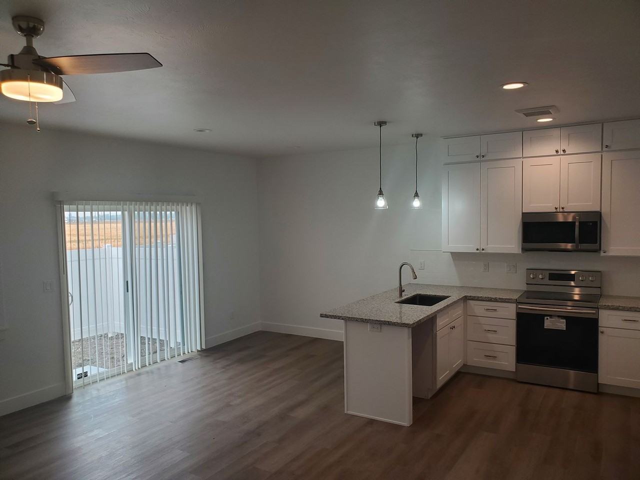 450 S 3rd W - Photo 6 of 26