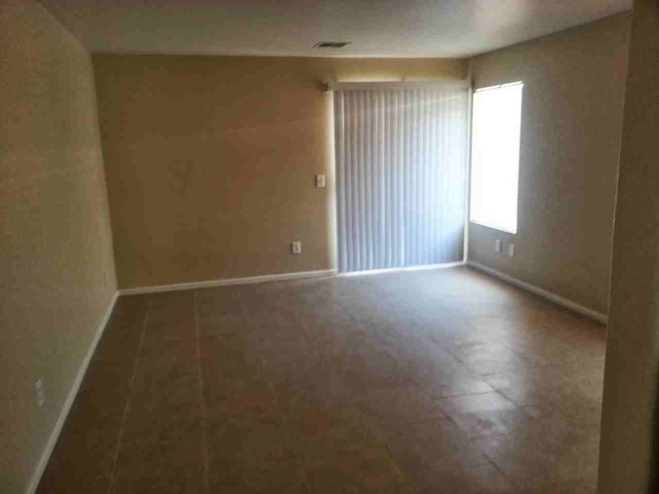 1860 Crystal Gem St - Photo 2 of 14