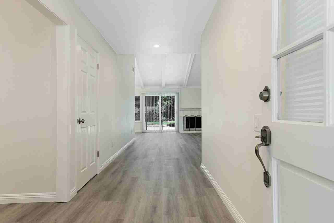 12555 Pomerado Ct - Photo 3 of 33