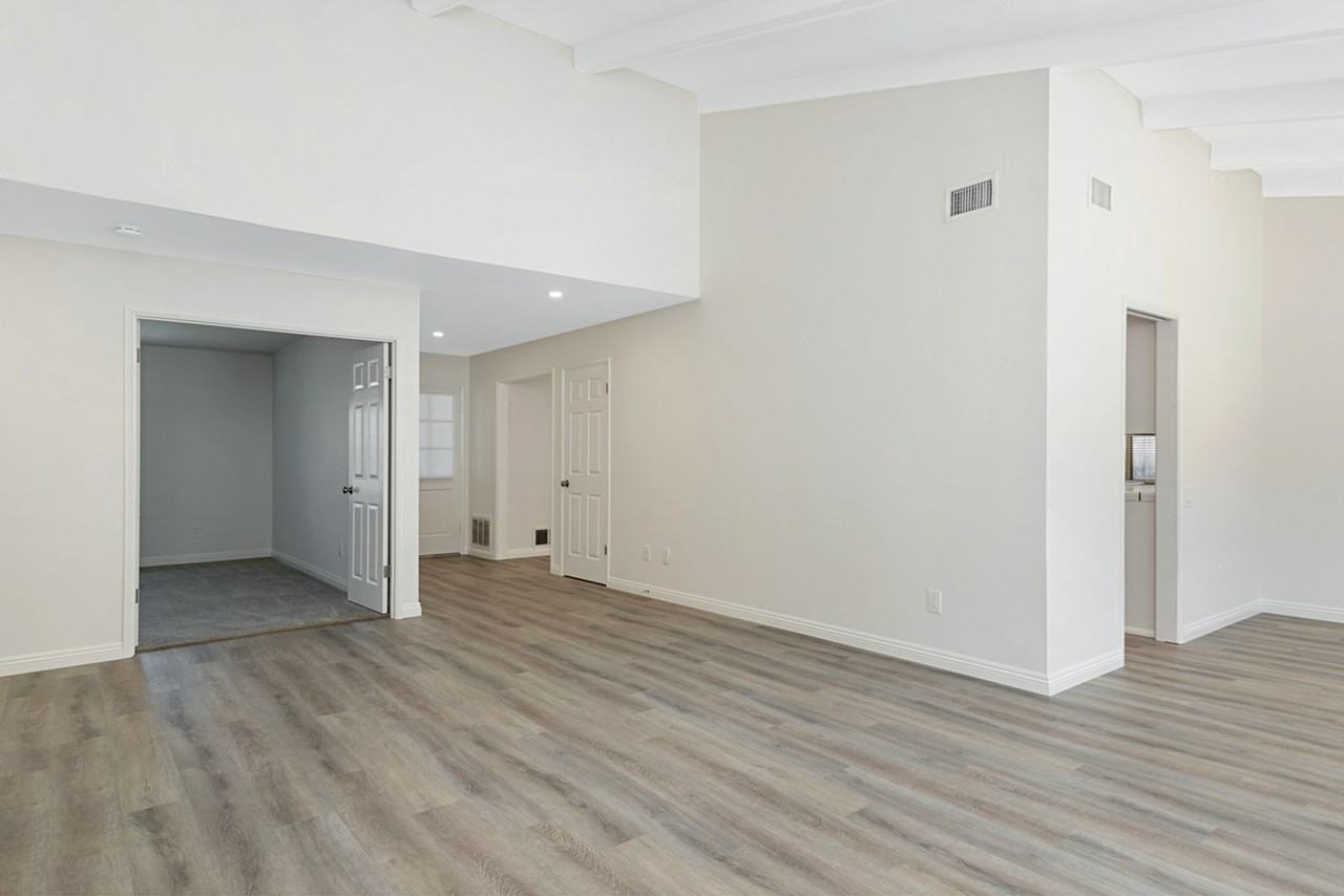 12555 Pomerado Ct - Photo 5 of 33
