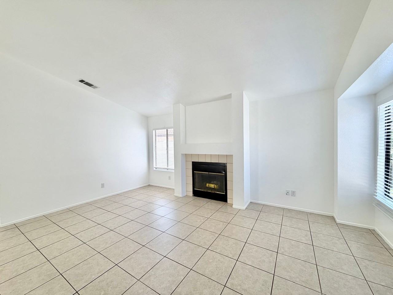 29677 Woodlands Ave - Photo 5 of 31