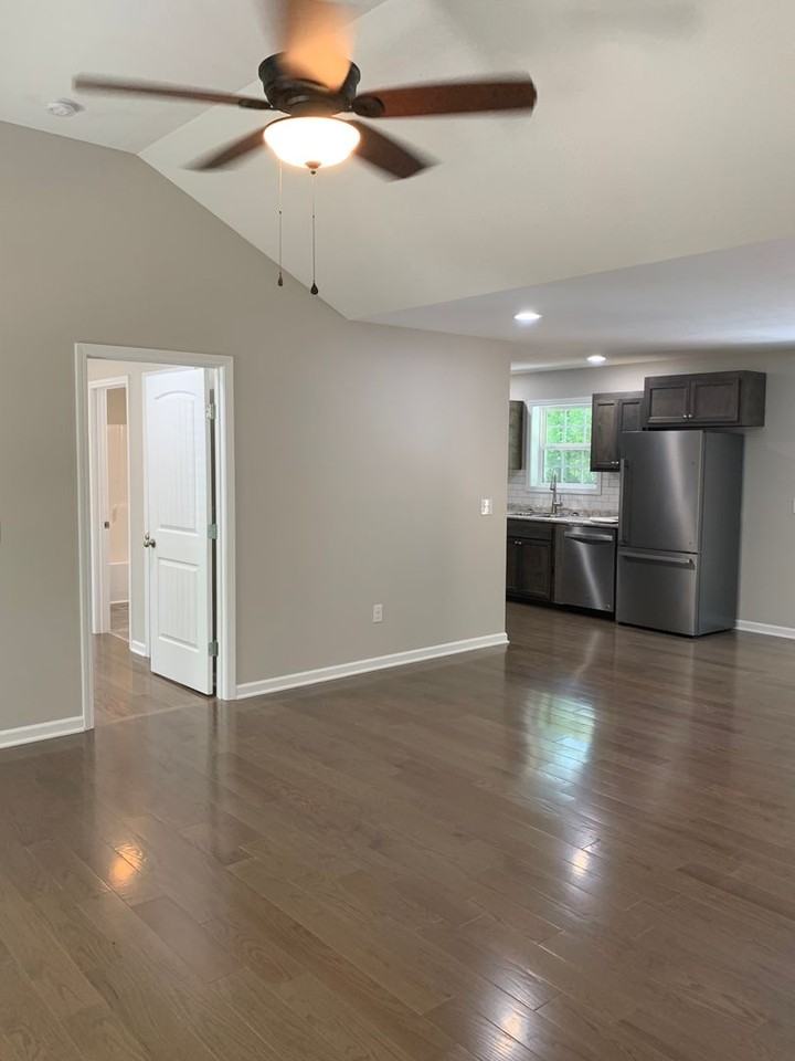 111 Grosch Ln - Photo 4 of 34