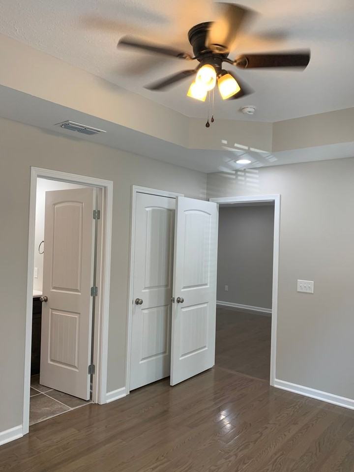 111 Grosch Ln - Photo 7 of 34