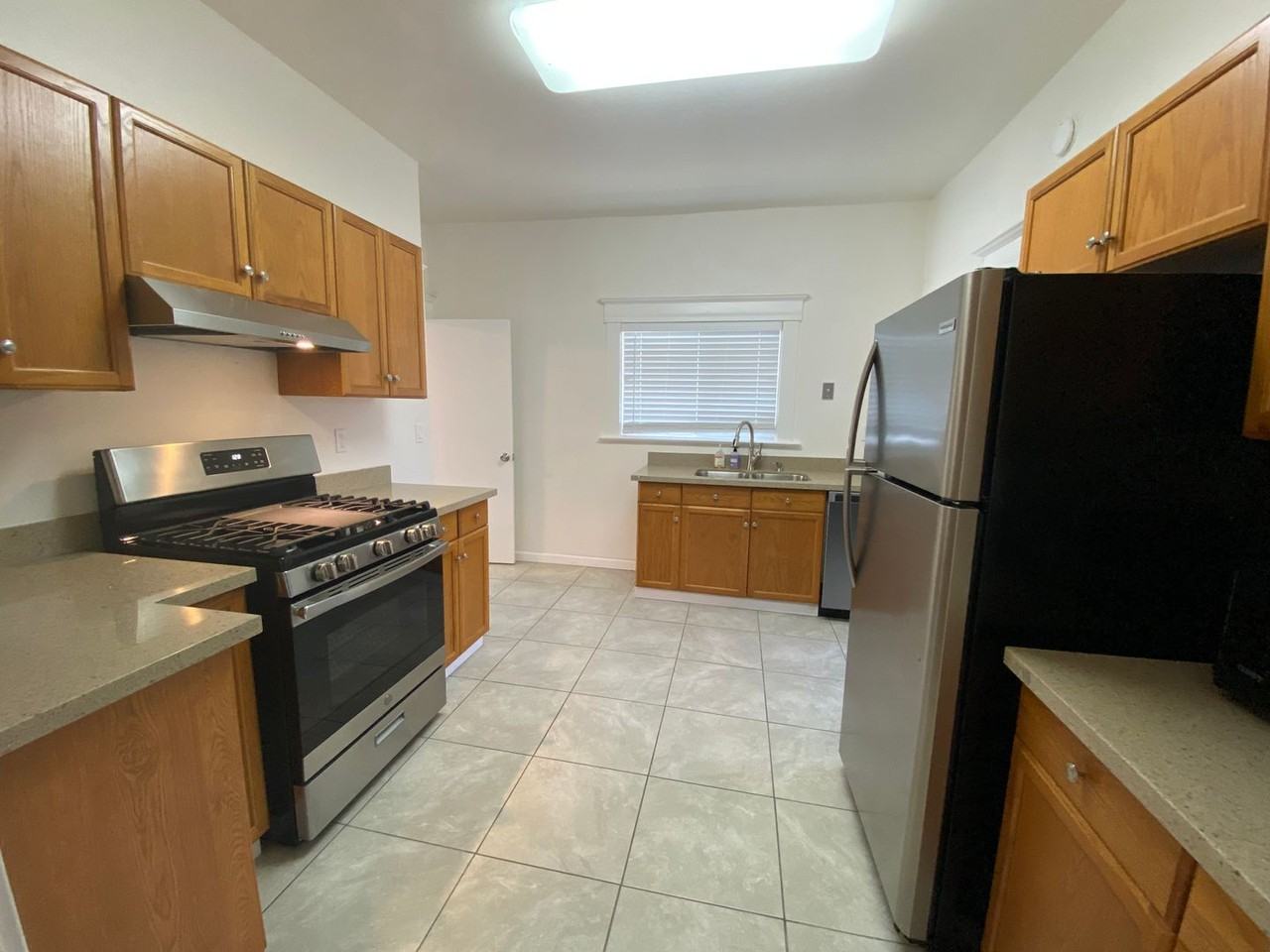 840 Aileen St - Photo 4 of 26