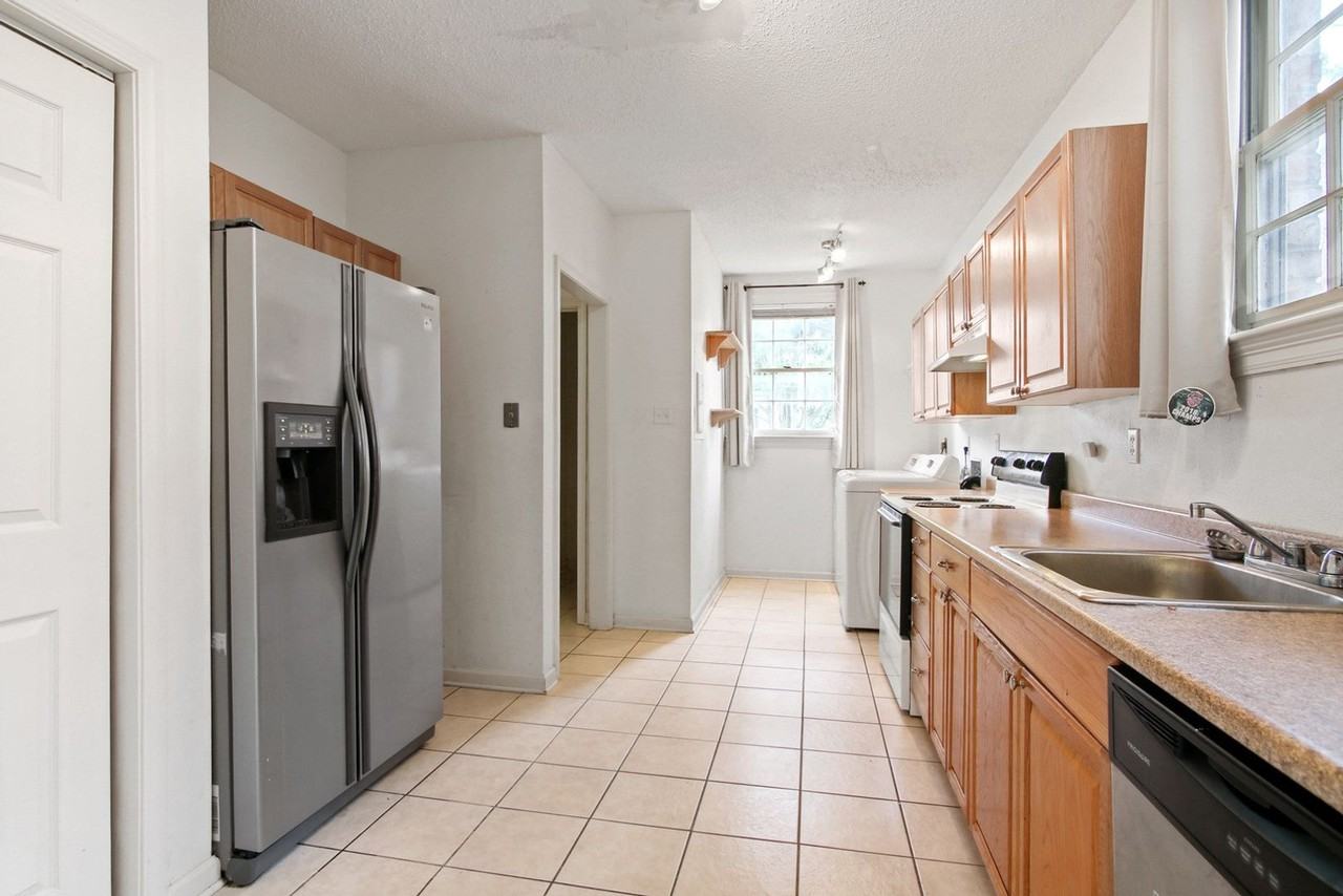 1300 Broadway St - Photo 2 of 10