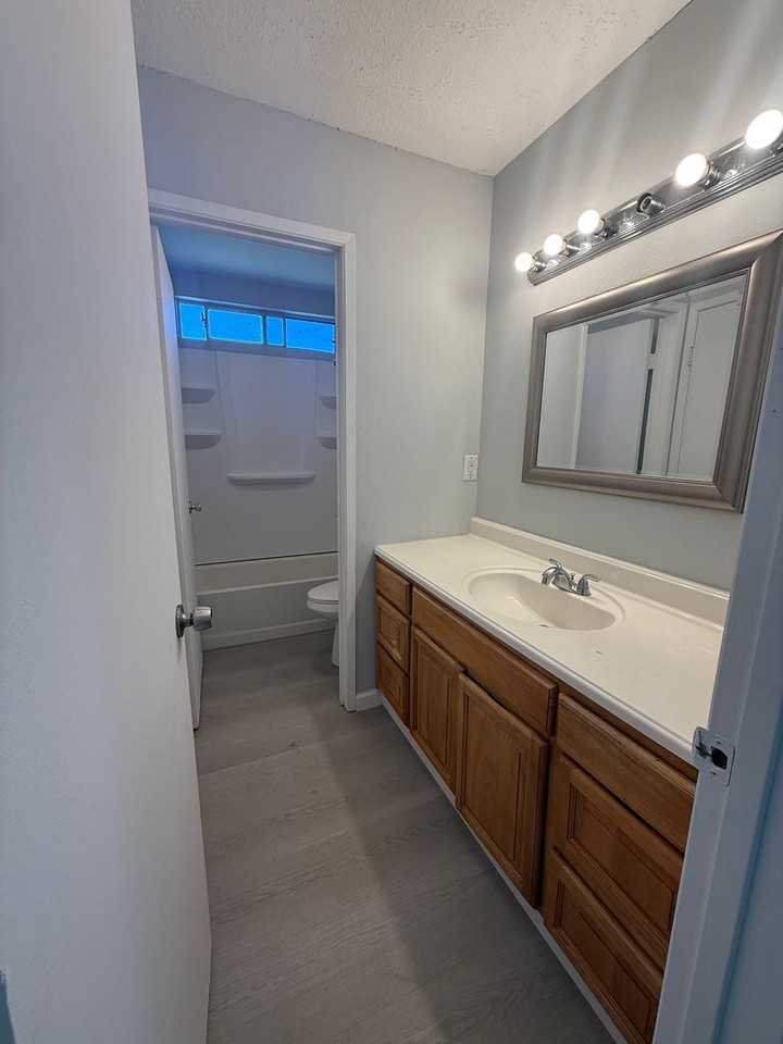 322 Pecan St - Photo 2 of 16