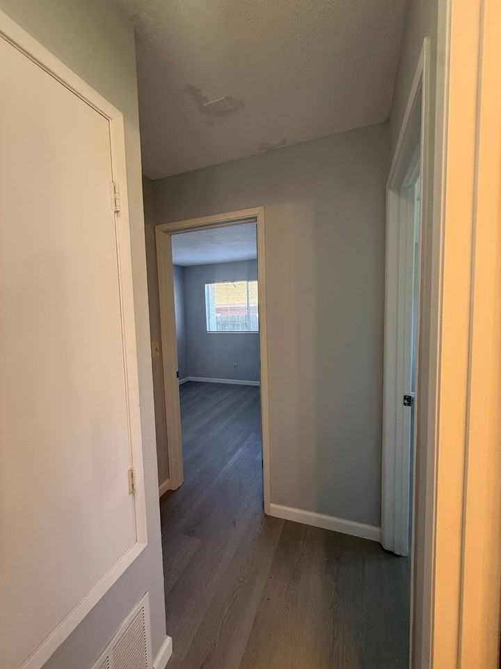 322 Pecan St - Photo 3 of 16