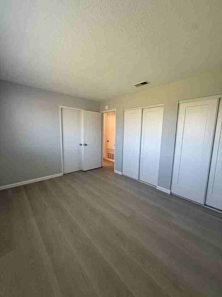 322 Pecan St - Photo 5 of 16