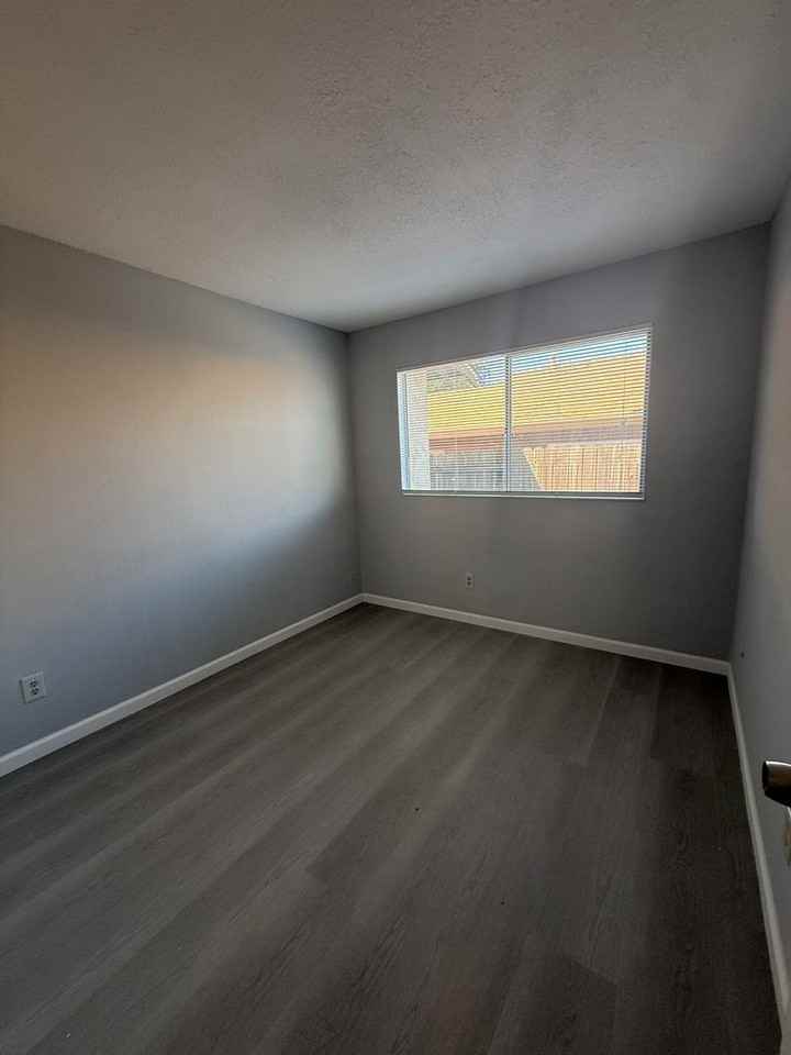 322 Pecan St - Photo 7 of 16