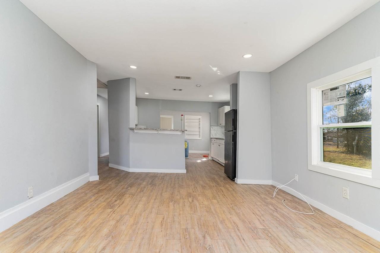 1406 Galloway Ave - Photo 4 of 10