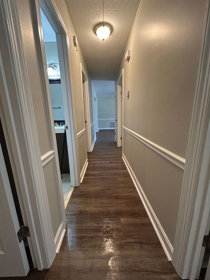 1747 Kings Way - Photo 5 of 12