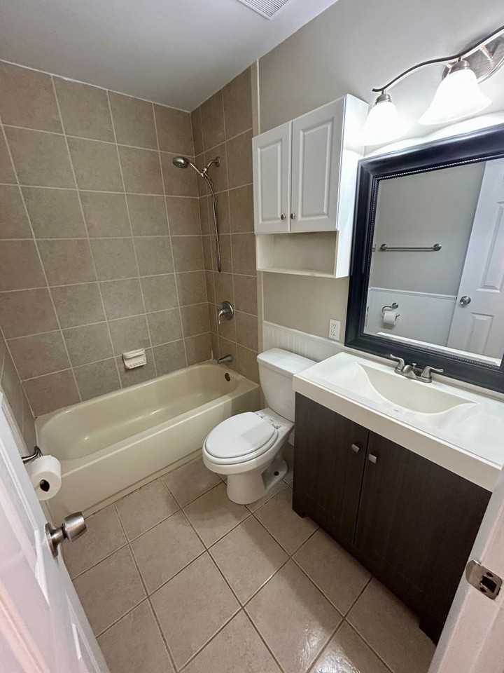 1747 Kings Way - Photo 7 of 12