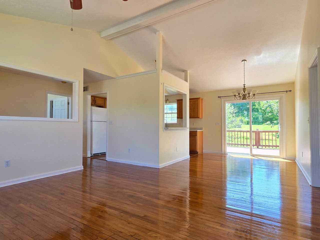 140 Byerly Blvd - Photo 4 of 25