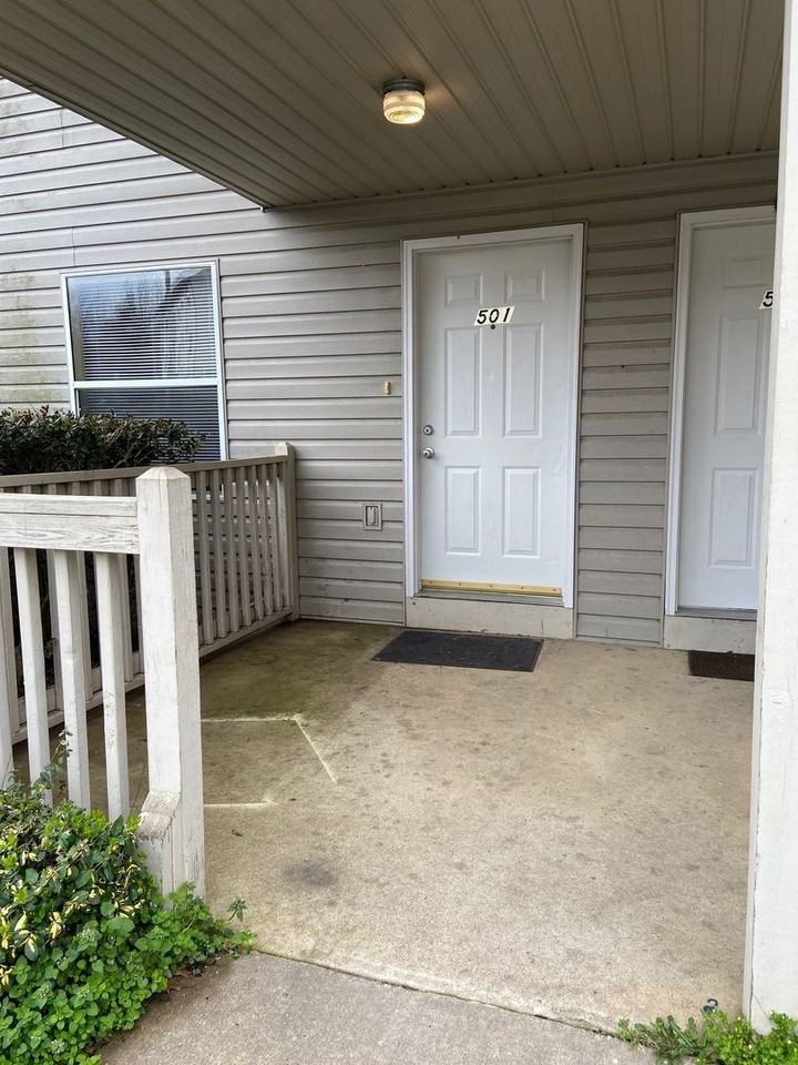 501 Twin Oaks - Photo 2 of 26