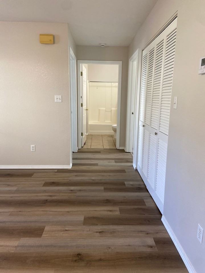 501 Twin Oaks - Photo 5 of 26