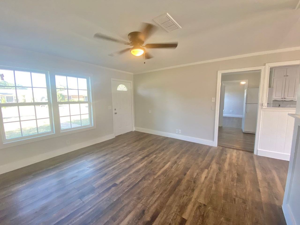 4304 32nd St - Photo 3 of 16