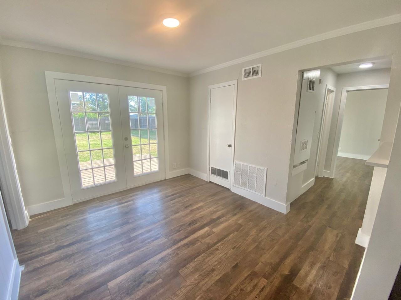 4304 32nd St - Photo 4 of 16