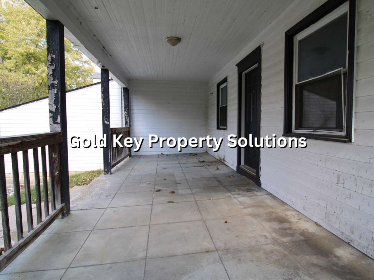 1136 Irving Way - Photo 3 of 15
