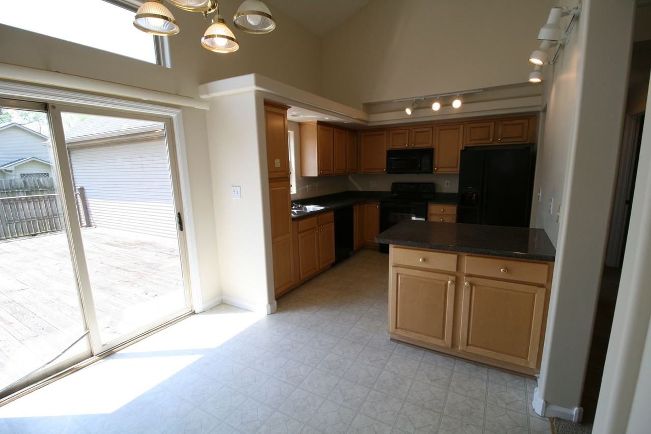 728 Rambling Creek Dr - Photo 4 of 21