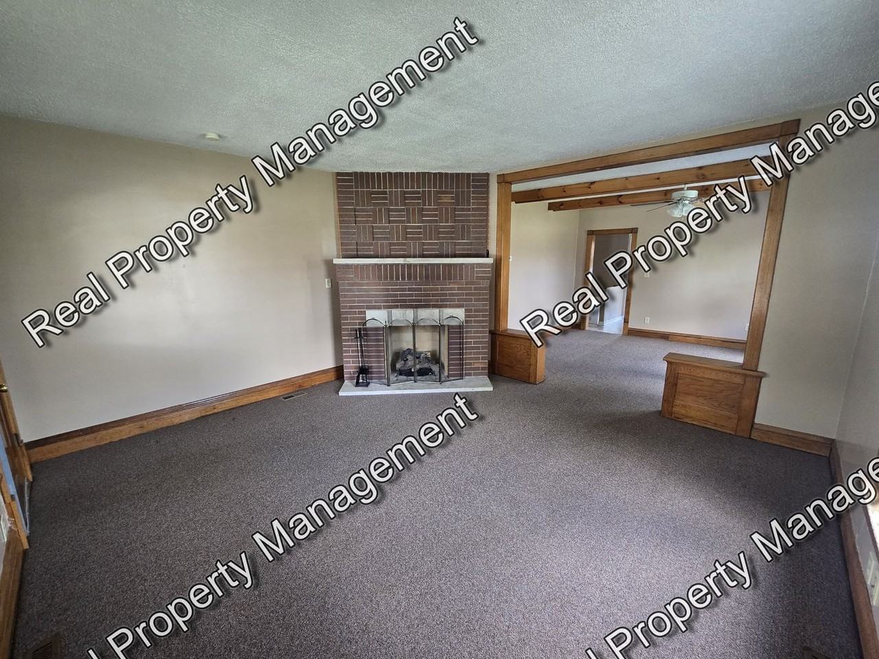 213 Pettibone Ave - Photo 2 of 12