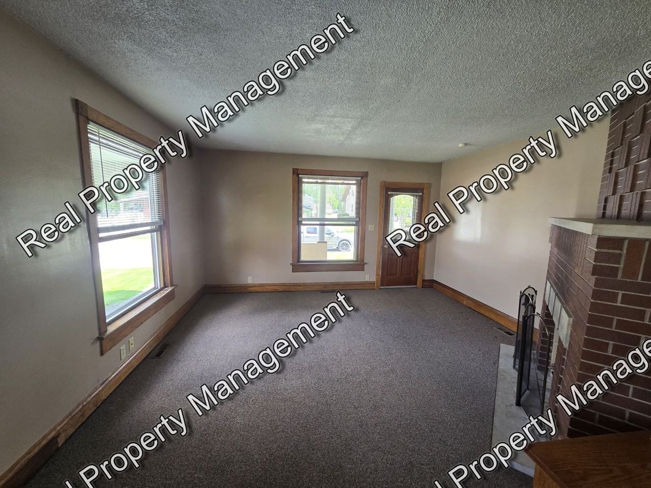 213 Pettibone Ave - Photo 3 of 12
