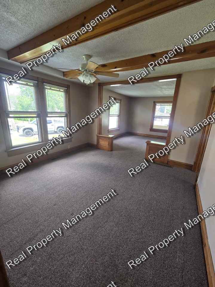 213 Pettibone Ave - Photo 4 of 12