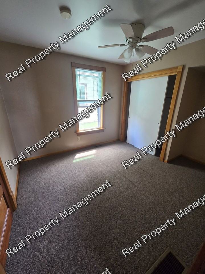 213 Pettibone Ave - Photo 5 of 12