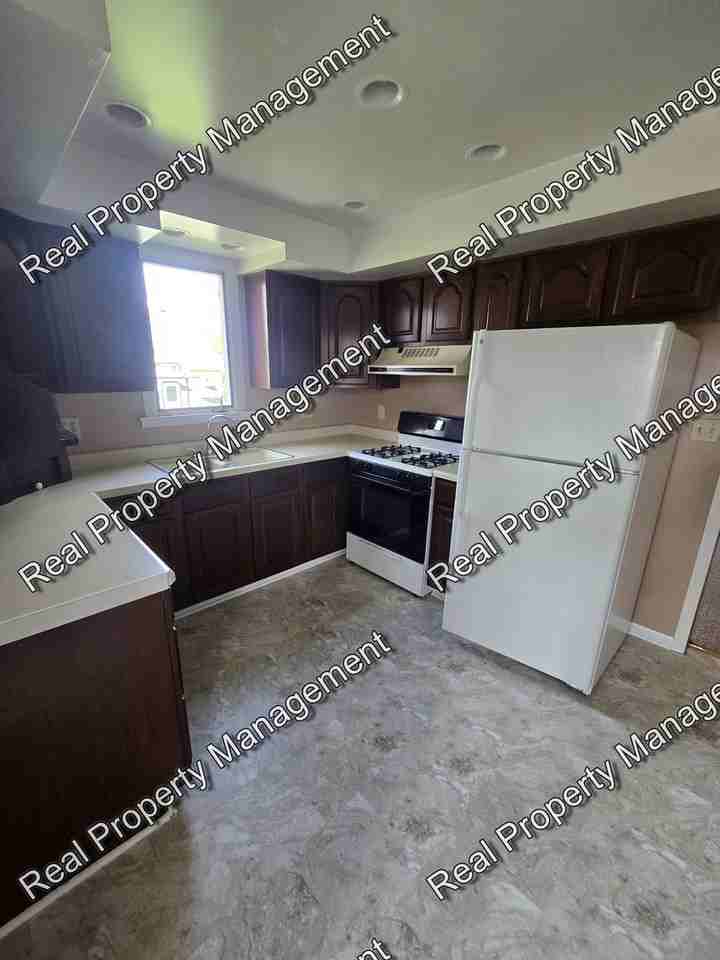 213 Pettibone Ave - Photo 6 of 12