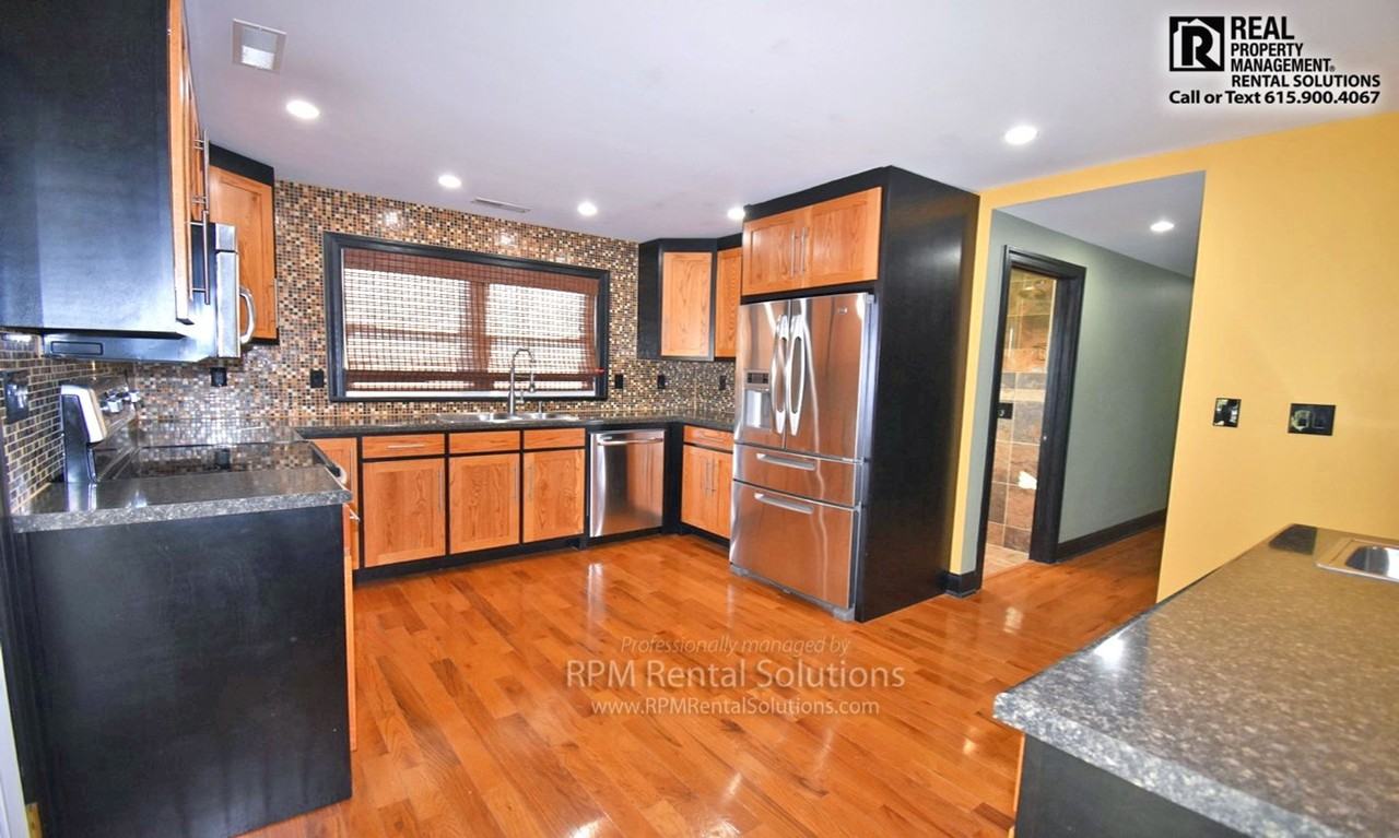 304 Jakes Ave - Photo 3 of 27