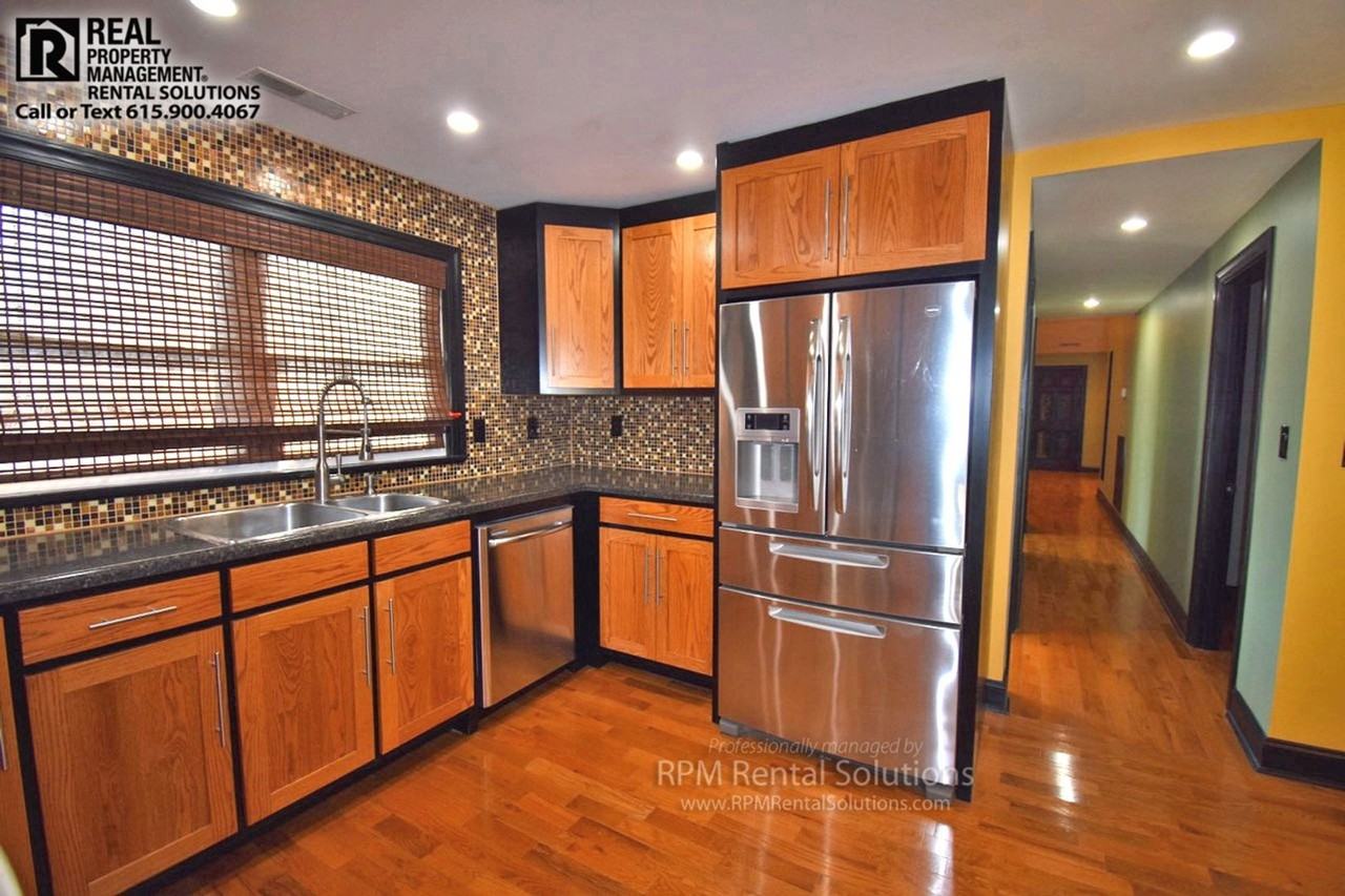 304 Jakes Ave - Photo 4 of 27