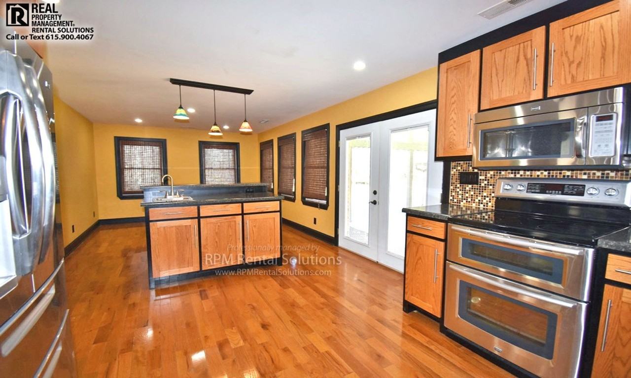 304 Jakes Ave - Photo 5 of 27