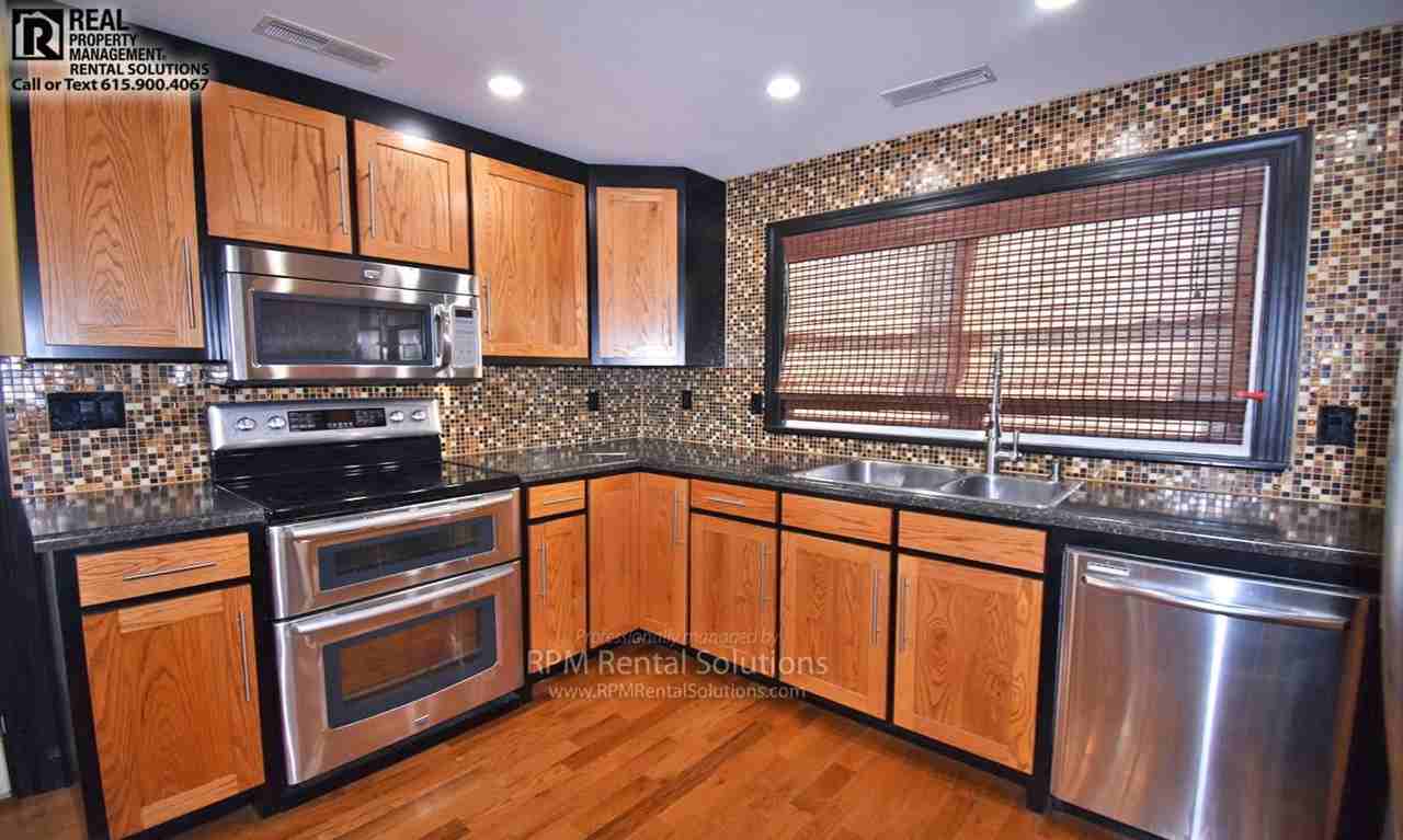 304 Jakes Ave - Photo 6 of 27