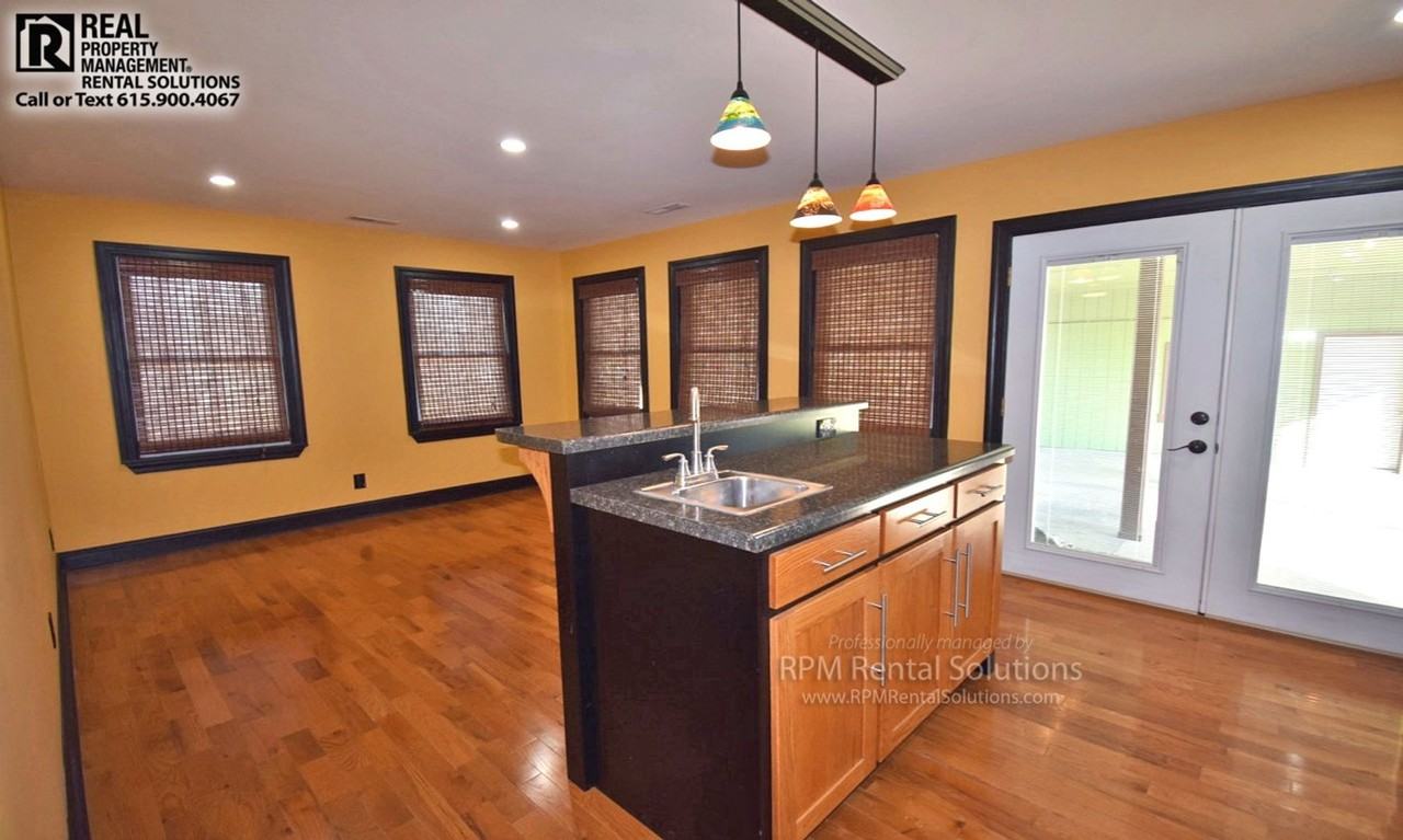 304 Jakes Ave - Photo 7 of 27