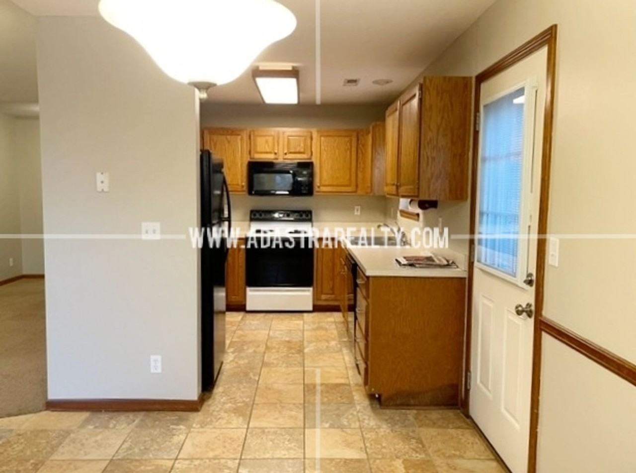 370 N Evergreen St - Photo 7 of 19
