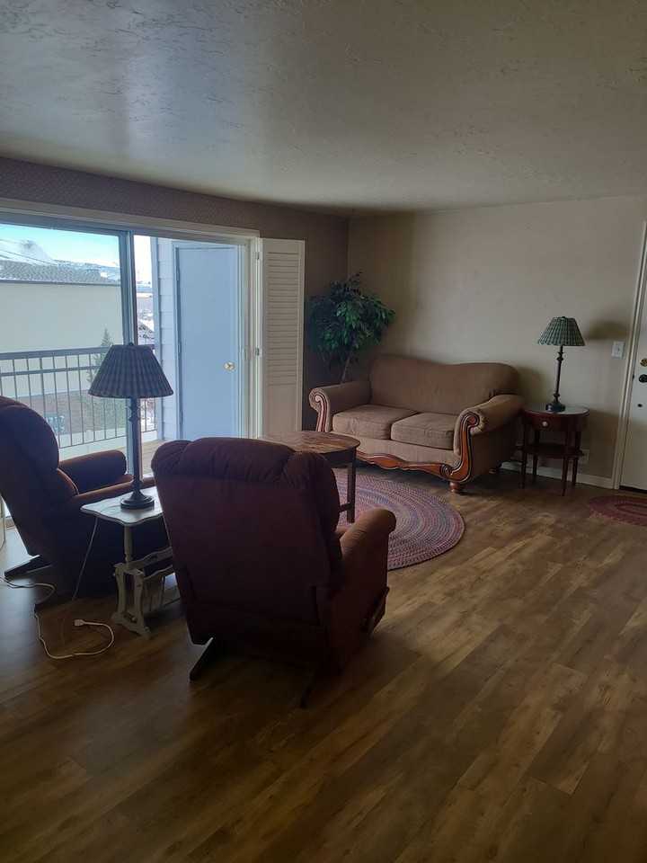 2916 Plumtree Dr #1G - Photo 3 of 12