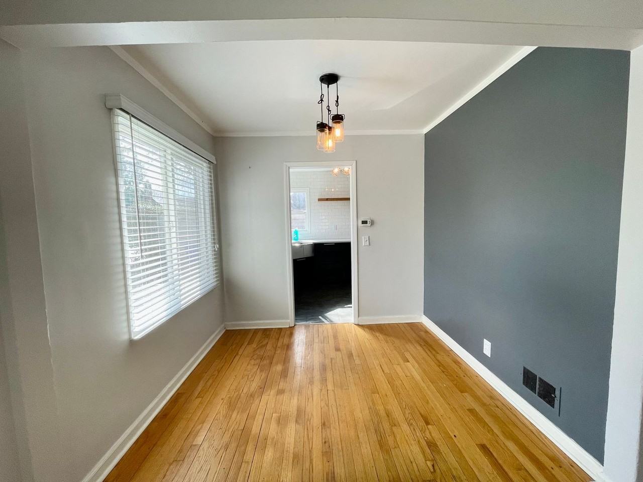 5615 Ne 45th Ave - Photo 4 of 31