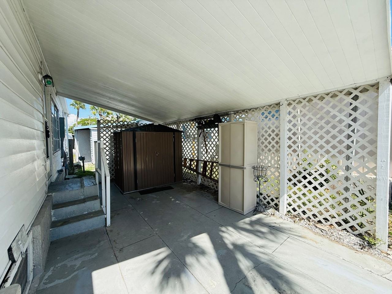4851 W Gandy Blvd #L15 - Photo 3 of 37