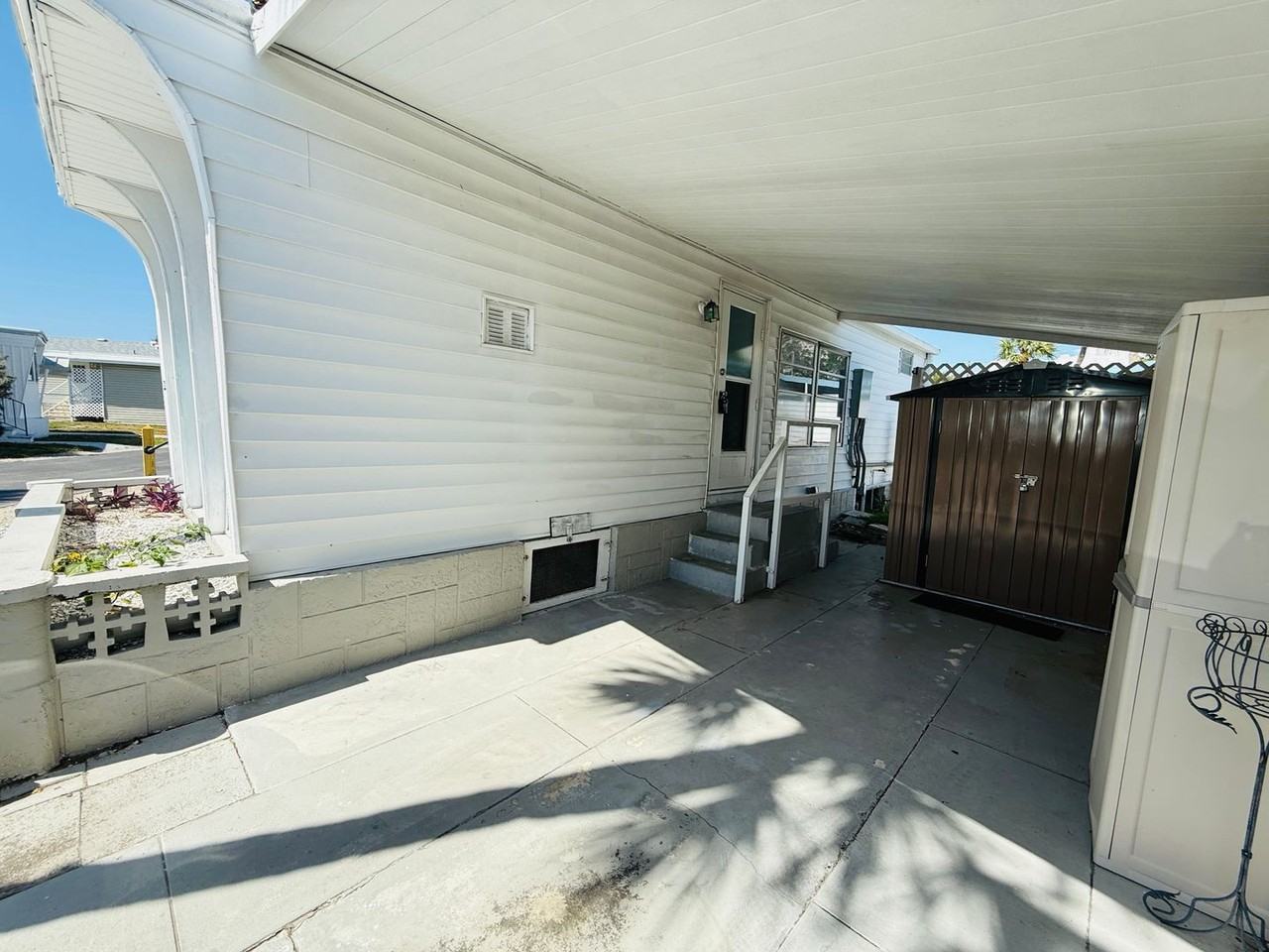 4851 W Gandy Blvd #L15 - Photo 4 of 37