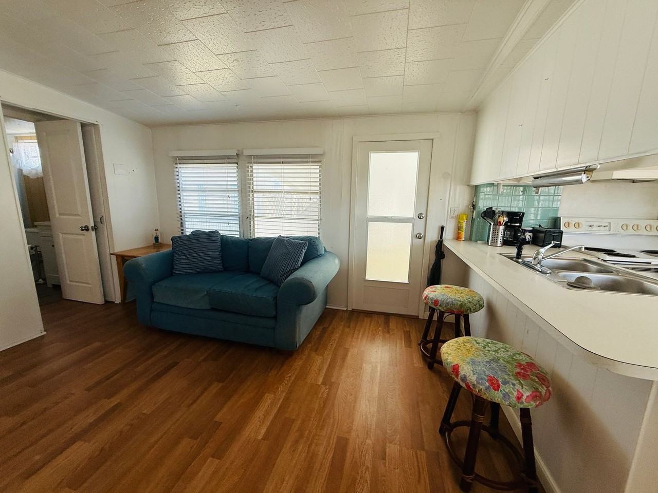 4851 W Gandy Blvd #L15 - Photo 6 of 37