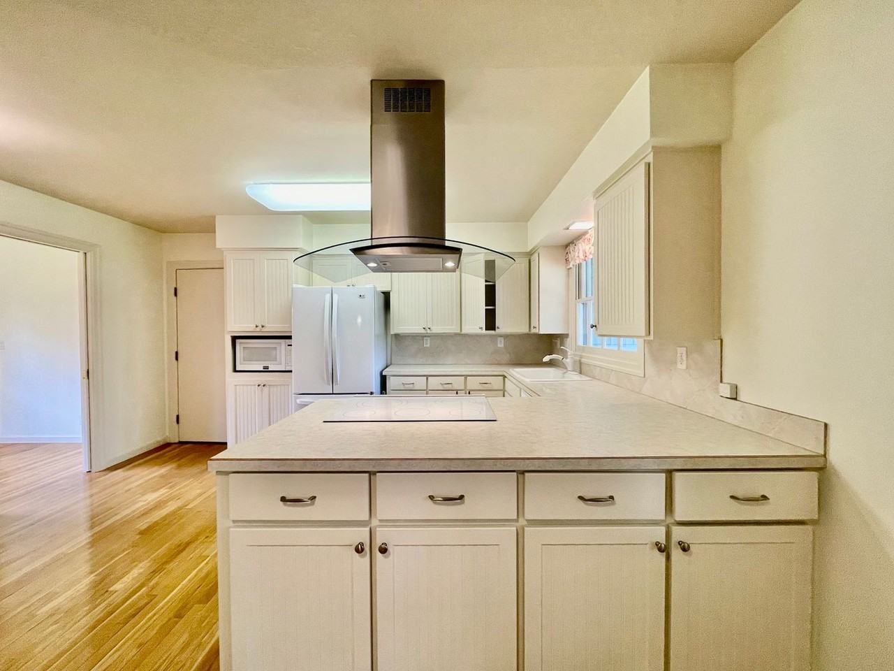 1685 Nw Jenne Ave - Photo 4 of 32