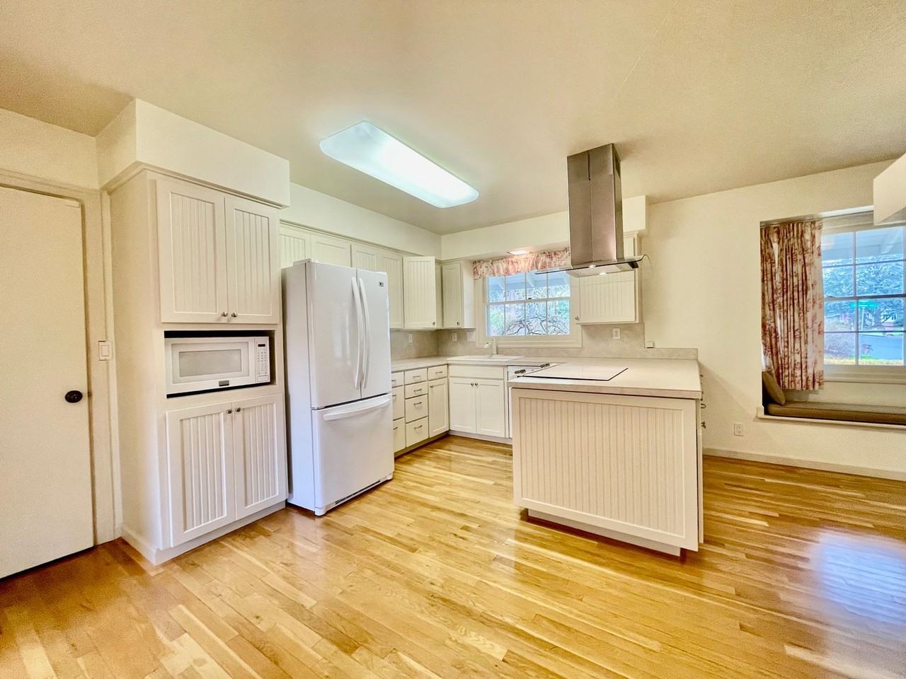 1685 Nw Jenne Ave - Photo 7 of 32