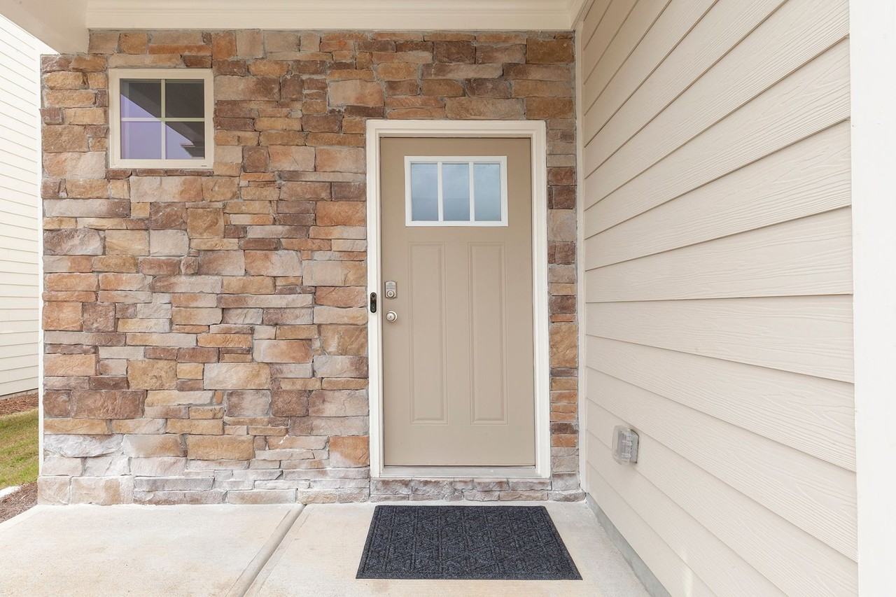 2943 Cottage Ln - Photo 2 of 25
