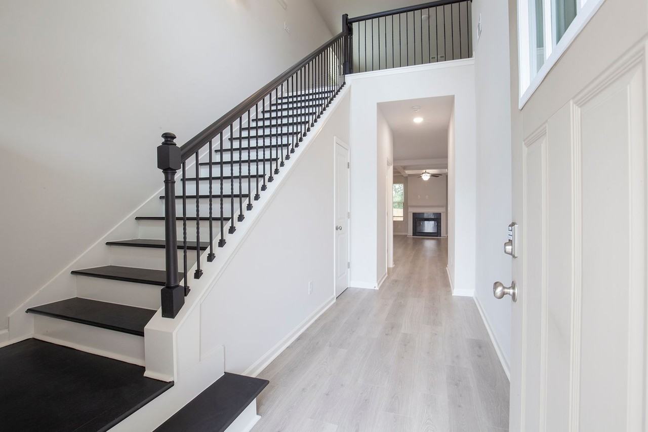 2943 Cottage Ln - Photo 3 of 25