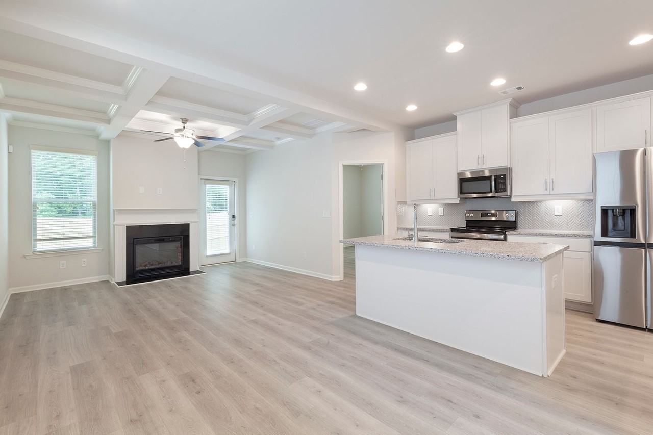 2943 Cottage Ln - Photo 4 of 25