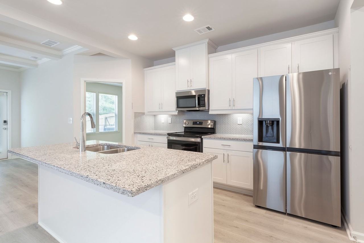 2943 Cottage Ln - Photo 5 of 25