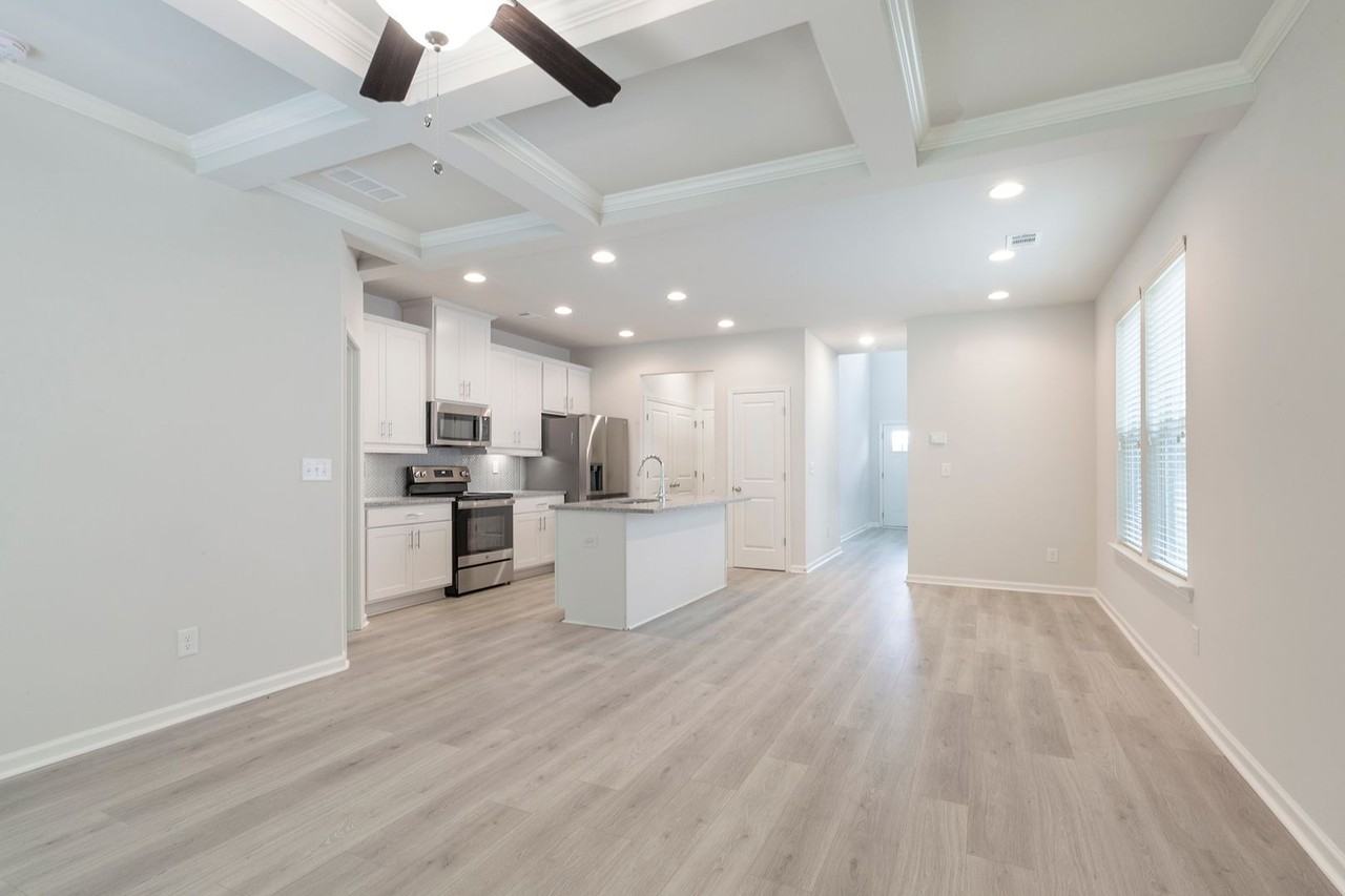 2943 Cottage Ln - Photo 6 of 25