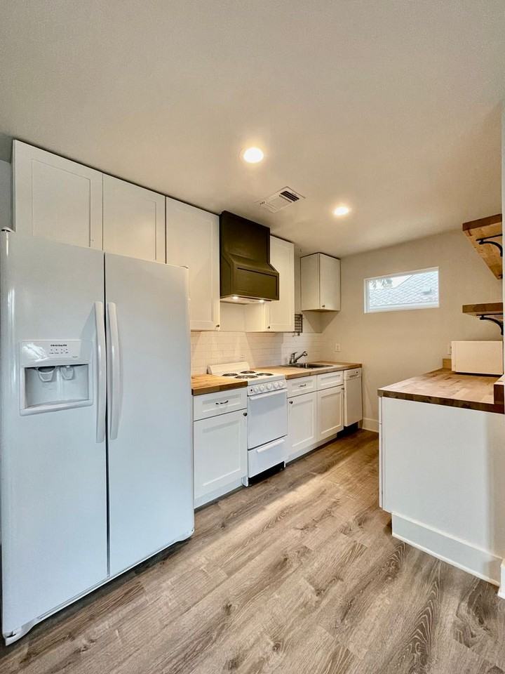 803 1/2 W Hopkins St - Photo 6 of 14
