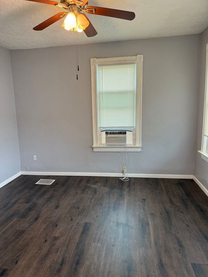 215 Courtland Ave - Photo 2 of 9