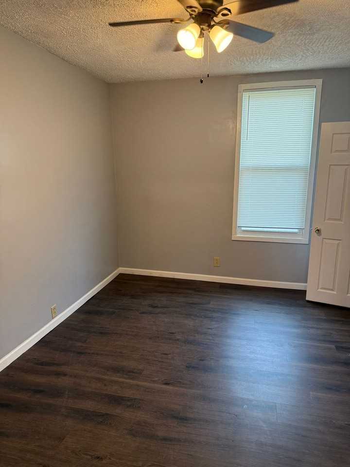 215 Courtland Ave - Photo 3 of 9