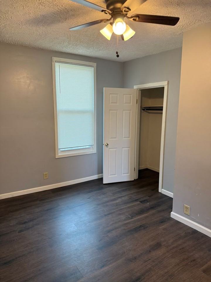 215 Courtland Ave - Photo 4 of 9